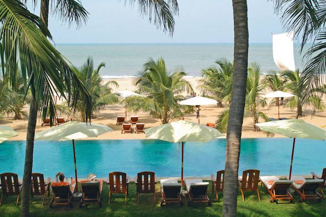The pool & view down to the beach