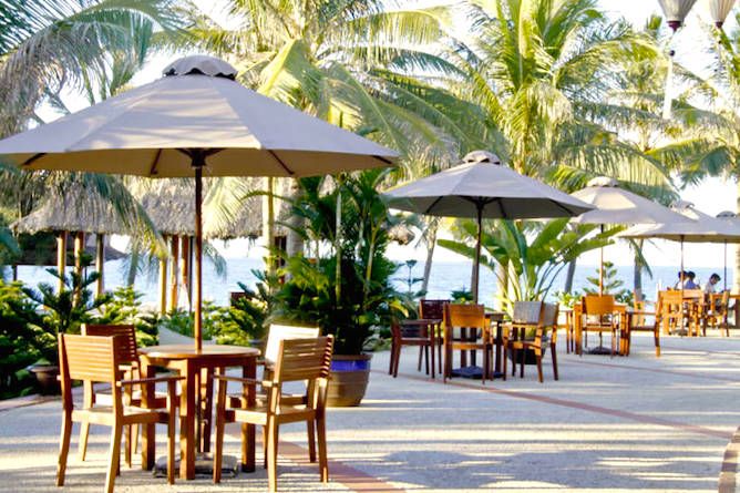 Colibri Beach Restaurant by day with views to the sea