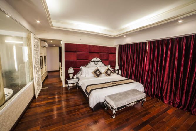 Junior King Suite bedroom