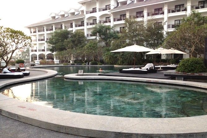 Swimming pool & terrace