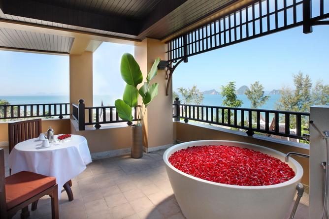 Grand Deluxe Jacuzzi Suite balcony