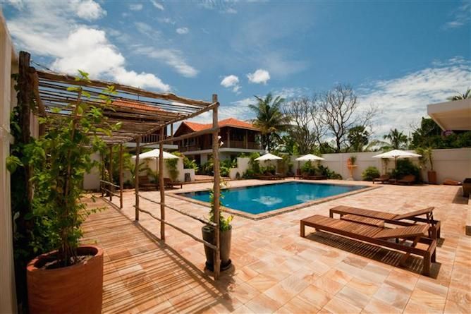 Swimming pool & terrace