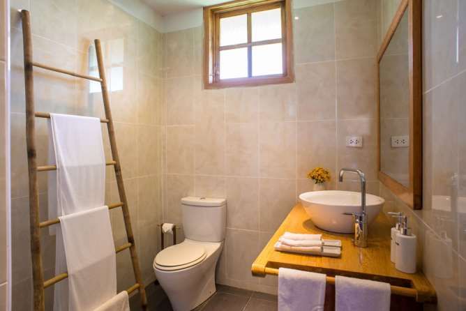 Executive Bungalow bathroom