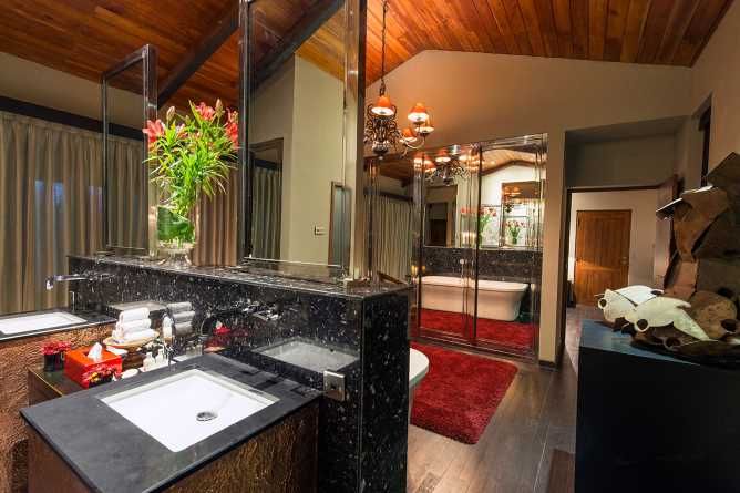Kalu Suite's spectacular bathroom