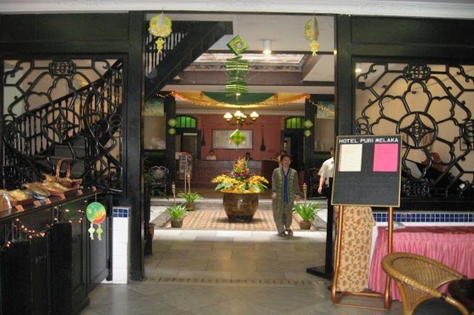 Hotel entrance & reception area
