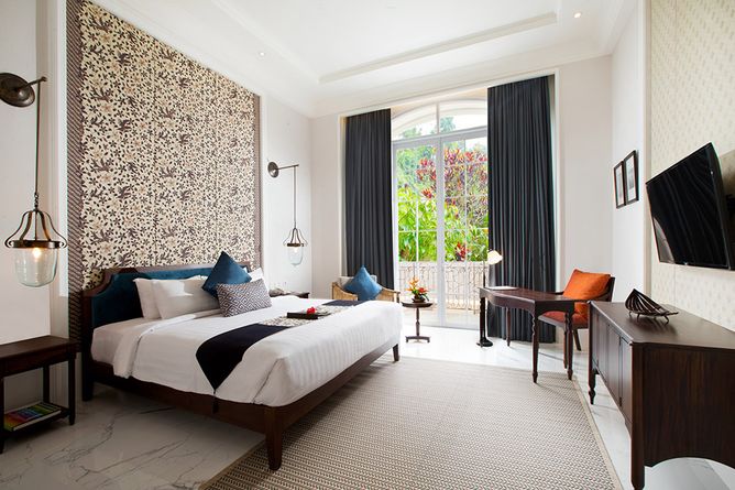 Deluxe king room