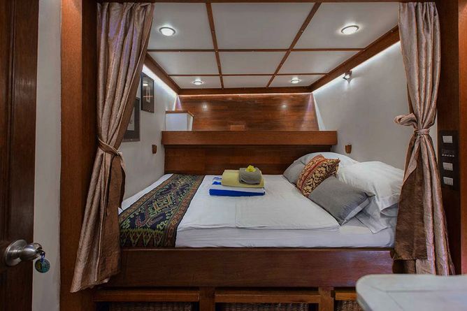 Double cabin interior