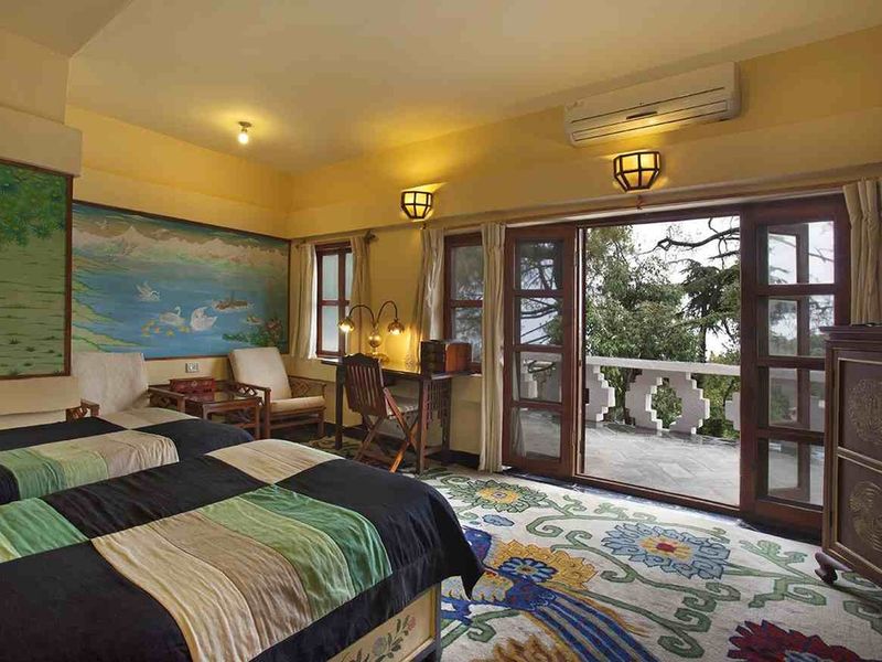 Room with balcony at Chonor House