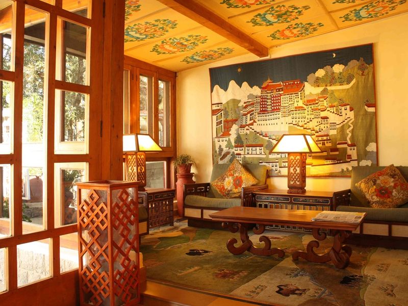 Traditional décor at Chonor House
