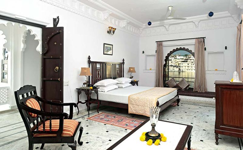 Bright, spacious room