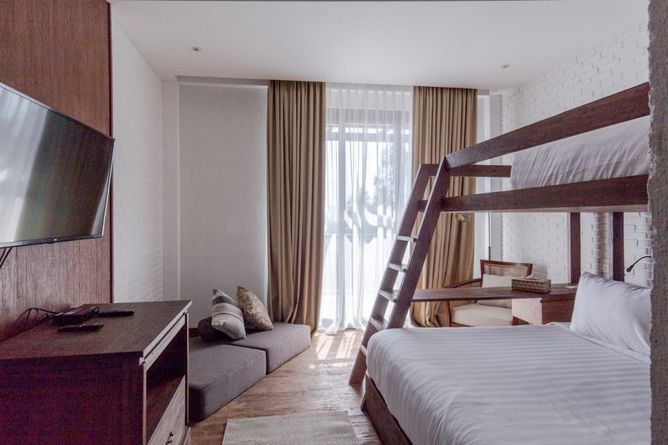Deluxe family room