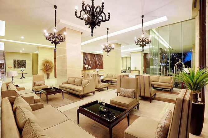 Lobby lounge