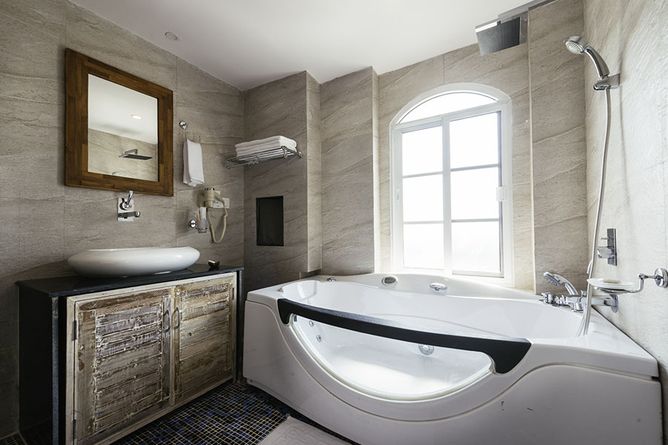 Jacuzzi bath
