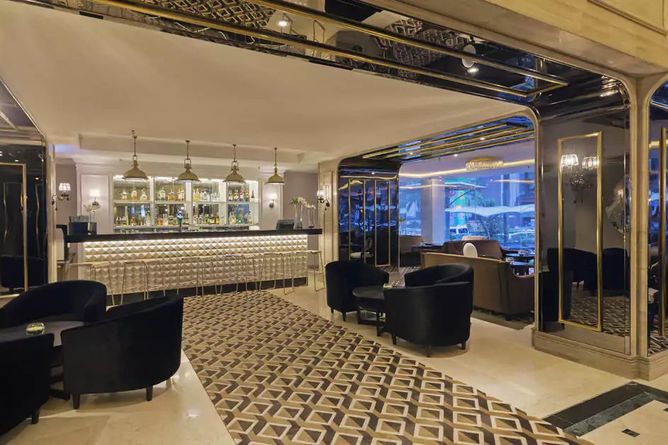 Lobby bar
