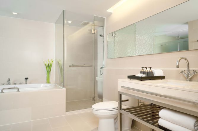 One bed suite bathroom