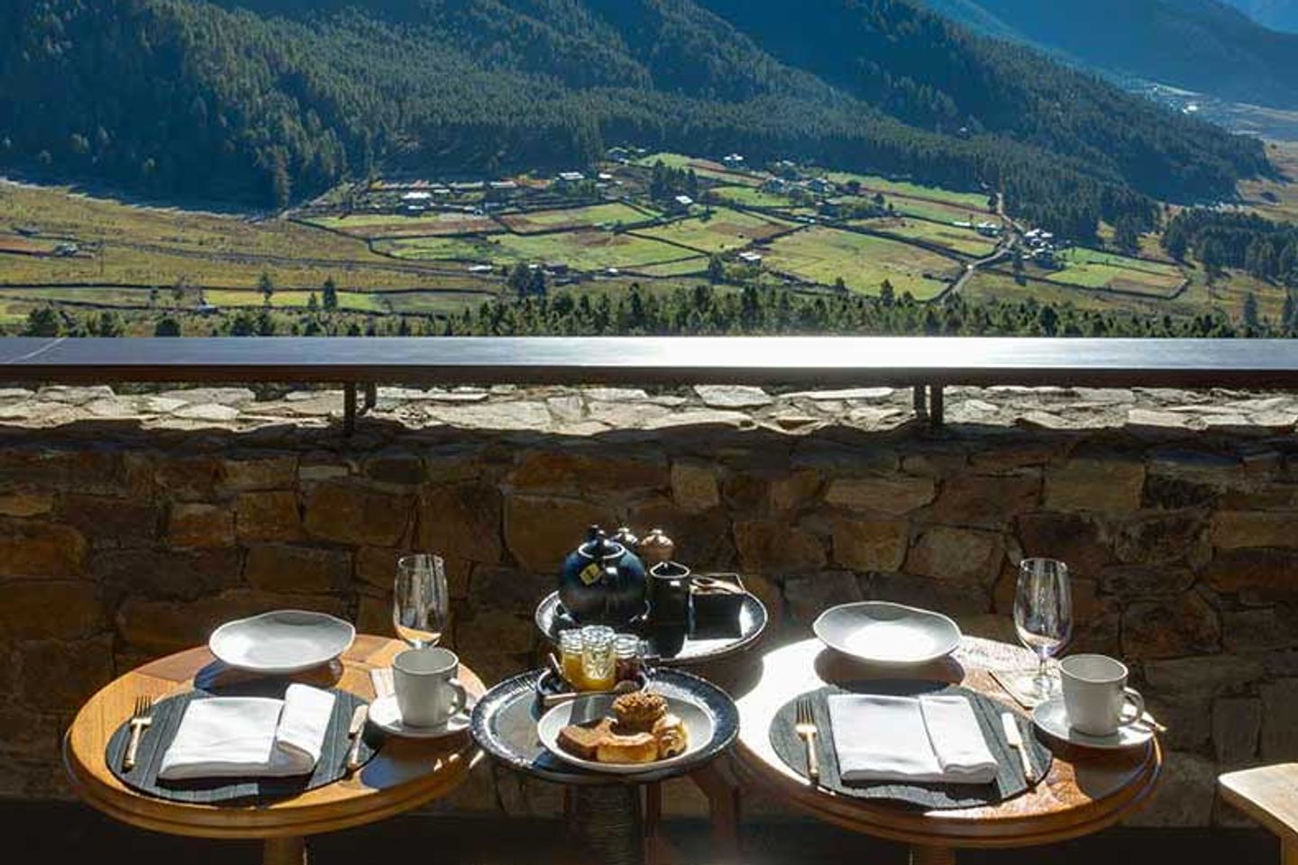 Restaurant with a view at Gangtey Lodge