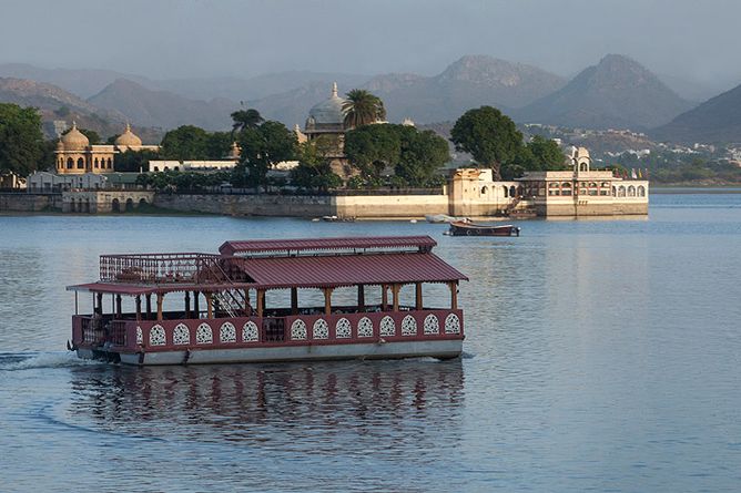 Dine aboard a private boat