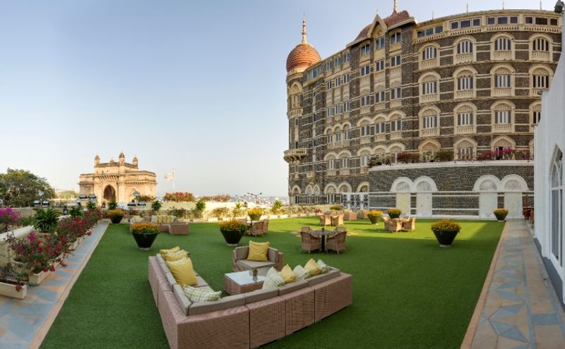 Seating on the lawns