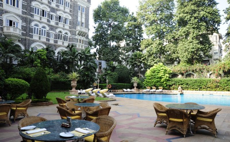 Outdoor pool & terrace
