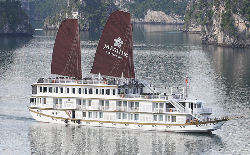Jasmine junk in Halong Bay