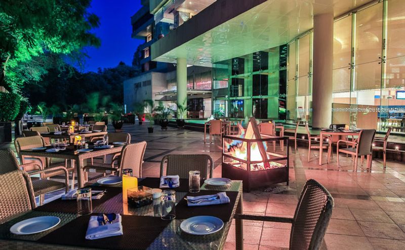 Alfresco dining