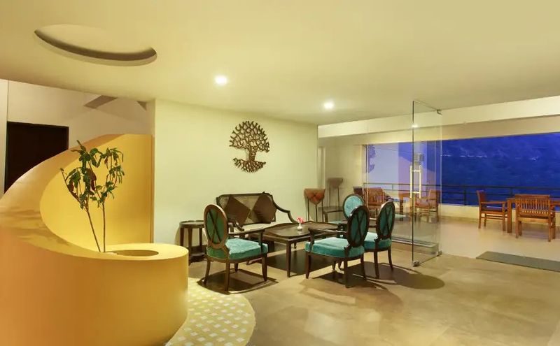 Contemporary decor