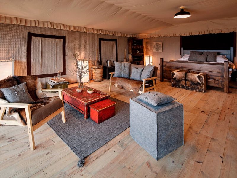Bedroom with seating area at Norden Camp
