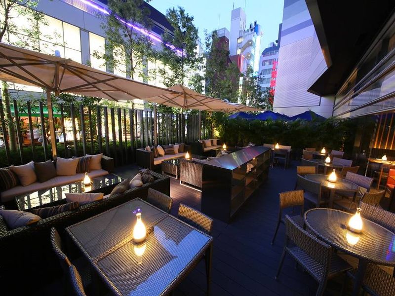 Candlelit drinks at Gracery Shinjuku