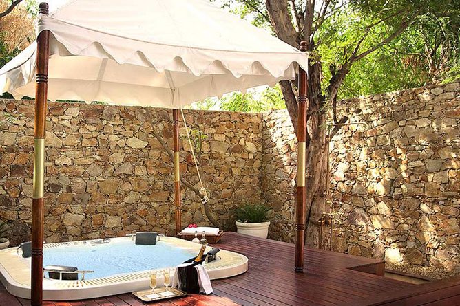 Private jacuzzi