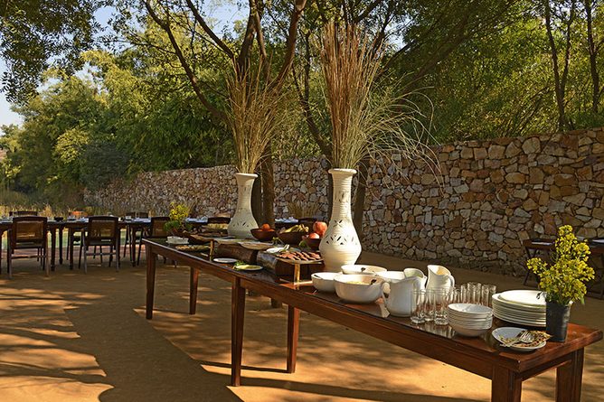 Al fresco breakfast
