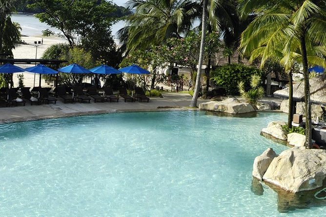 Lagoon-style outdoor pool