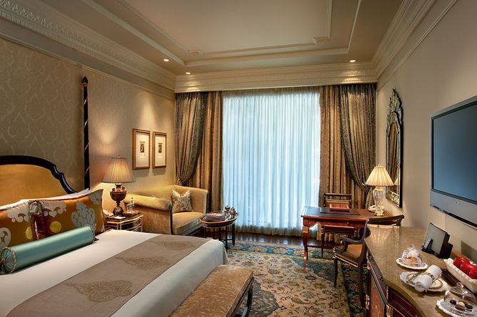 Grand premiere room