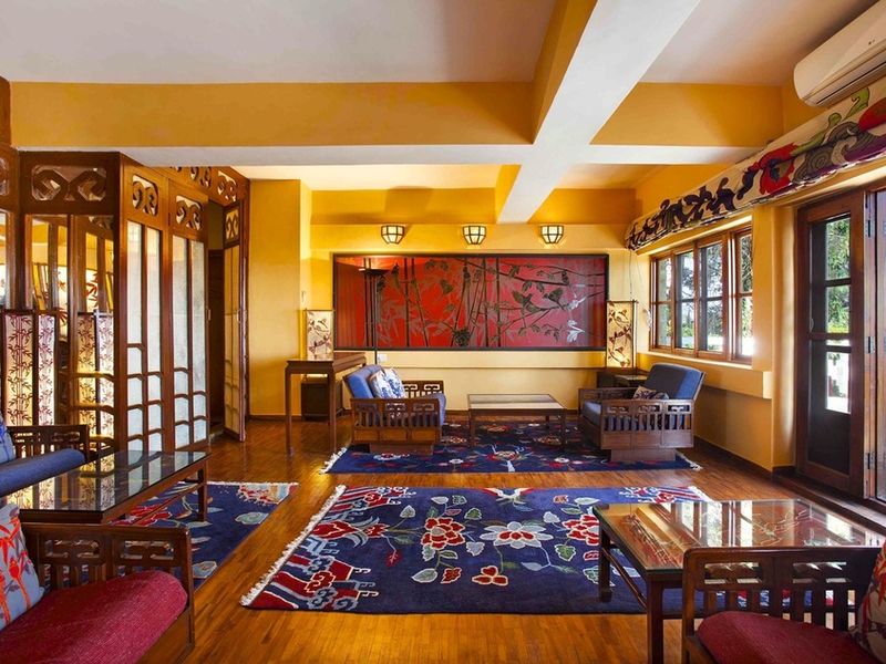 Lounge at Chonor House