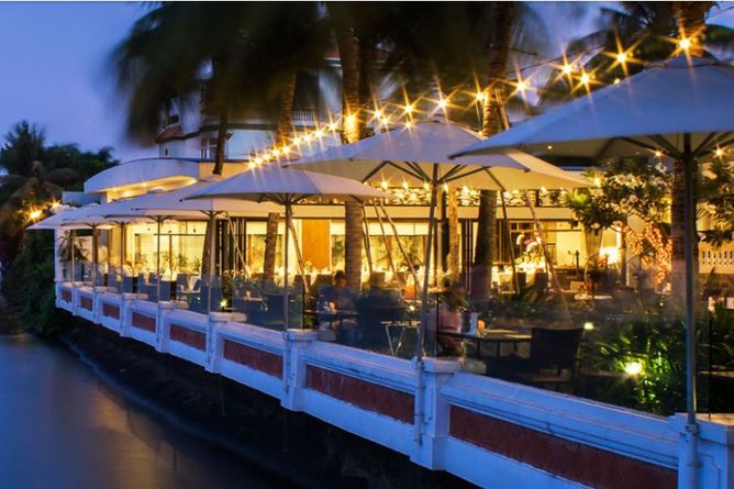 Riverside dining