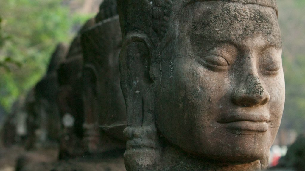 Angkor statue