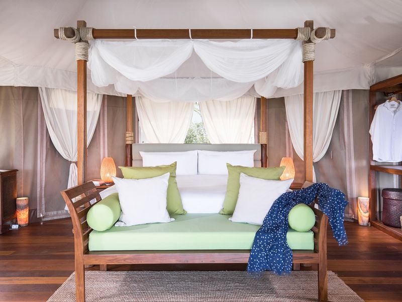 Canopy bed at 9 Hornbills