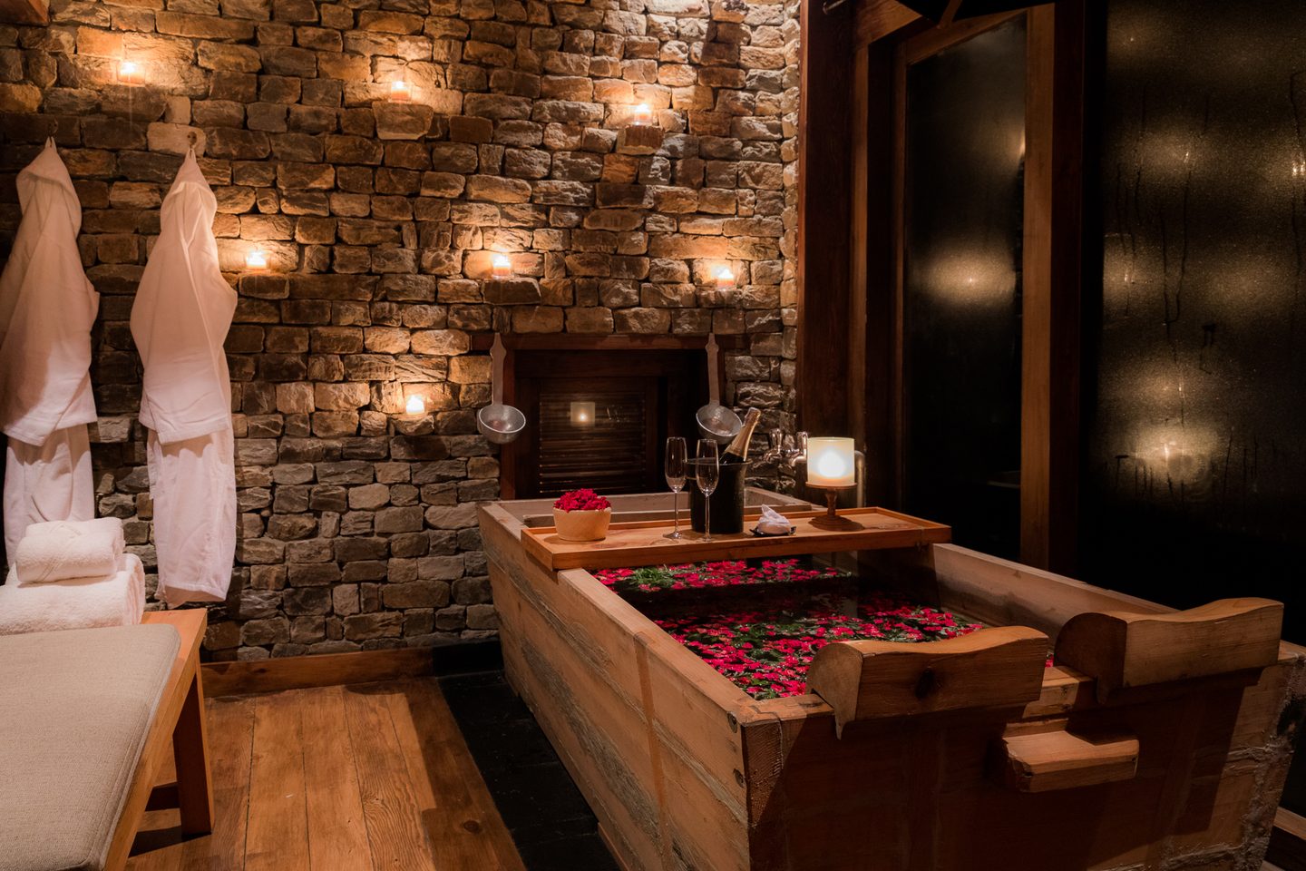 Hot stone bath at Gangtey Lodge