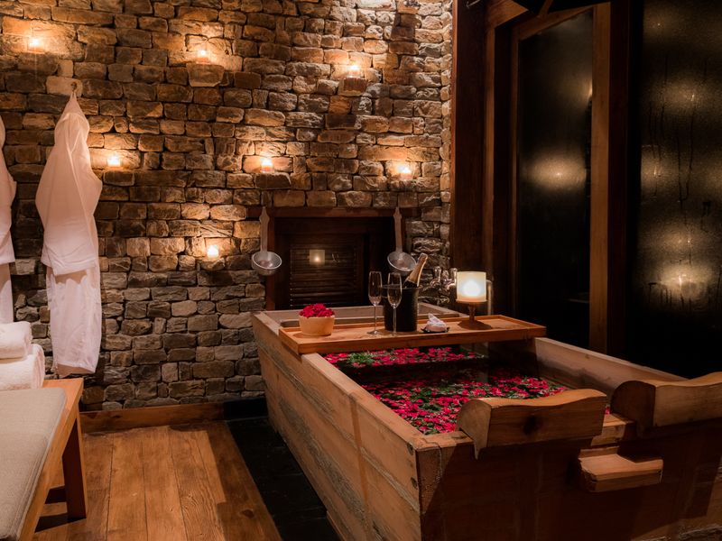 Hot stone bath at Gangtey Lodge
