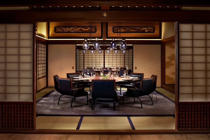 Intimate dining