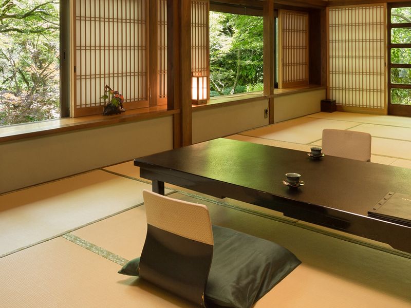 in-room dining at Akizuki Onsen Seiryuan