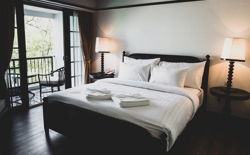Deluxe pool view room