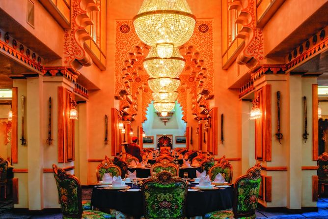 Grand dining