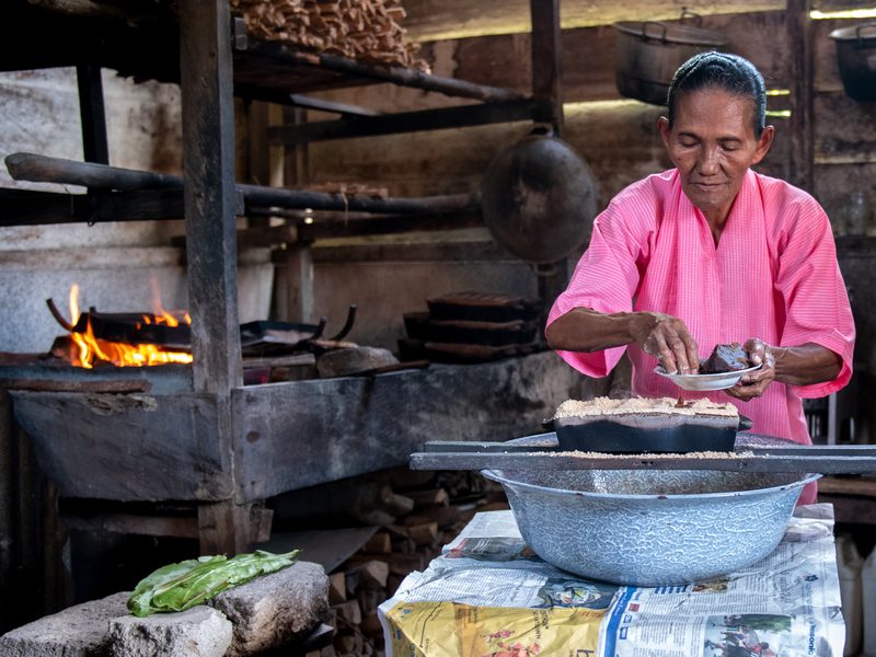 Selective treats lady cooking