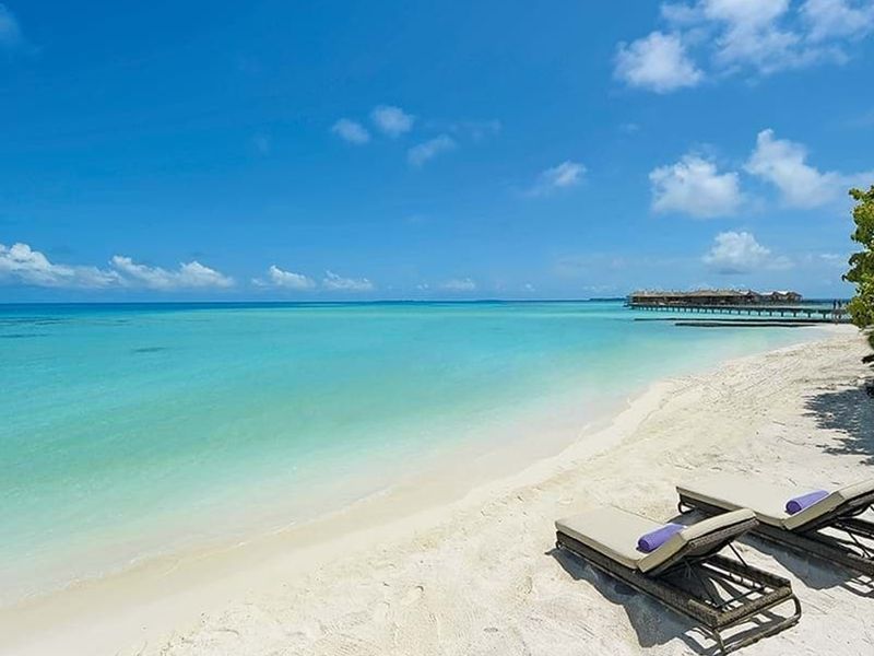 Loungers on the beach at Constance Moofushi