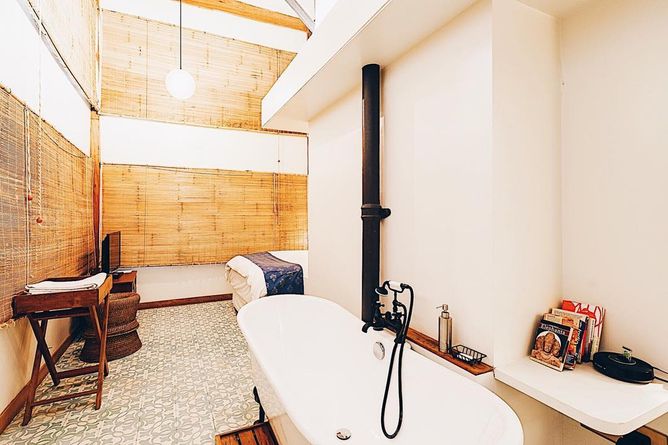 Guestroom bathroom