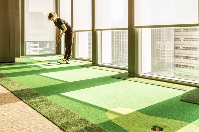 Indoor putting green