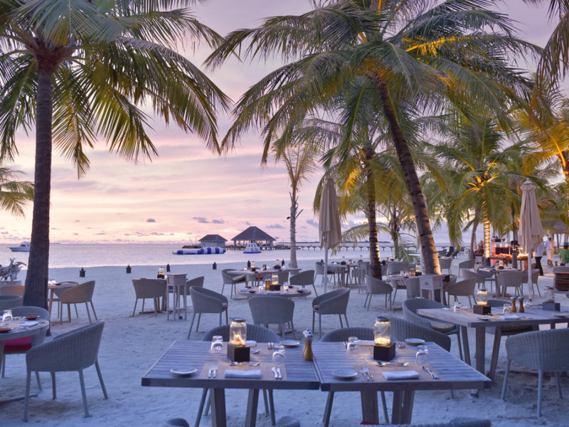 Restaurant at night at Kanuhura