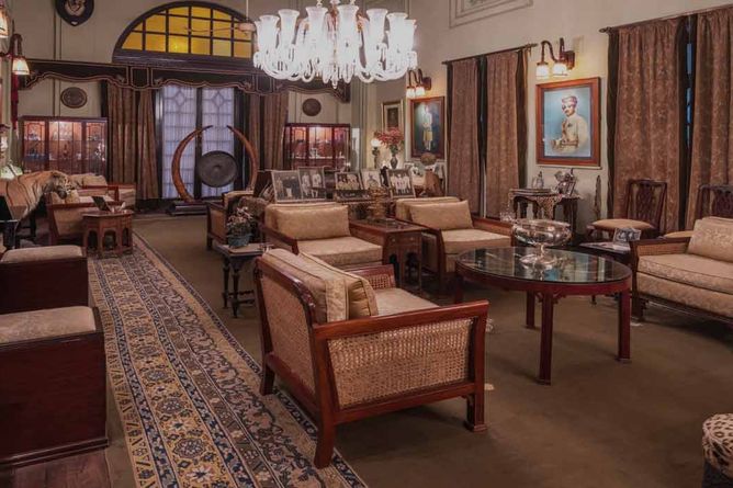 Regal lounge space