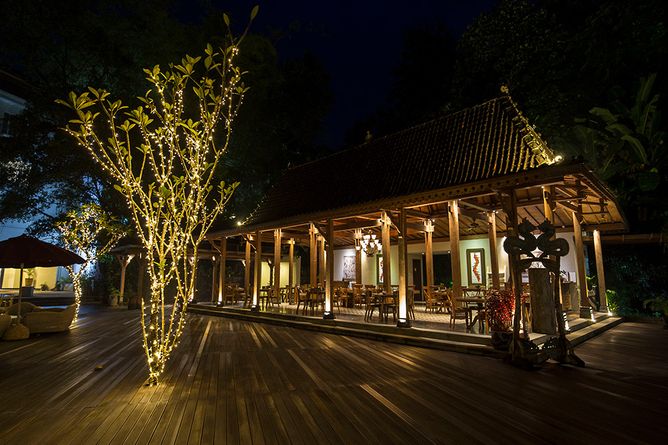 Stupa restaurant by night