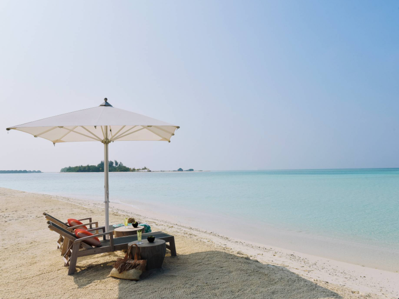 Loungers on the beach at Kanuhura